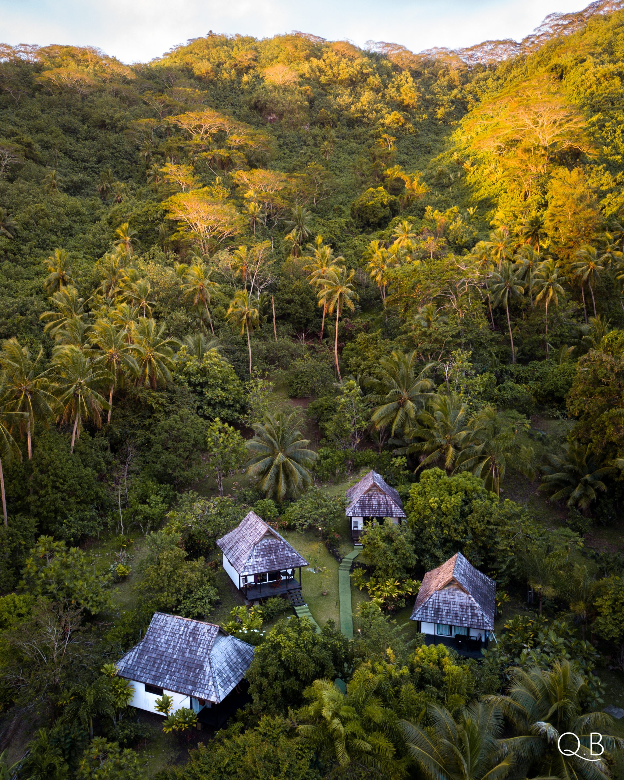 vue aérienne en drone de la guesthouse sur l'ile de tahaa île soeur de Raiatea tahiti en Polynésie française