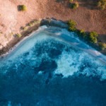 vue aérienne drone ile de padar archipel komodo florès labuan bajo plage sable rose, noir, blanc