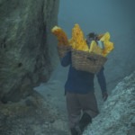 vue arienne drone du volcan actif connu pour sa lave bleue kawah ijen en Indonésie