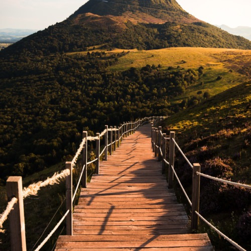 Vue sur le Puy de Dôme en Auvergne en sunset