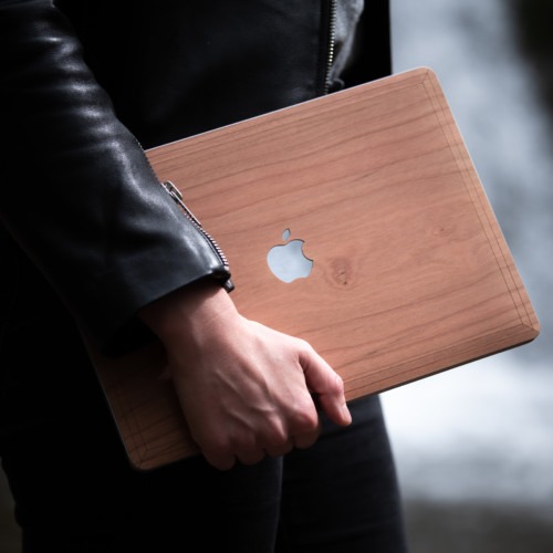 coque en bois logo cover macbook pro